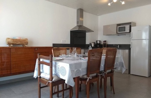 La Gueriniere House | Charming Renovated House, 300m from Beach, Terrace, Parking, Sleeps 5