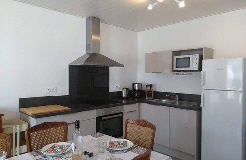 La Gueriniere House | Charming Renovated House, 300m from Beach, Terrace, Parking, Sleeps 5
