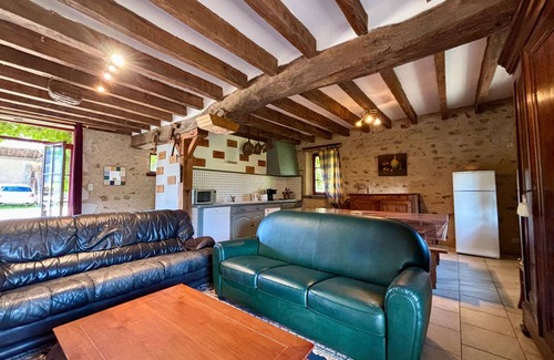Migne Cottage | Charming renovated barn with pool and parking in Brenne