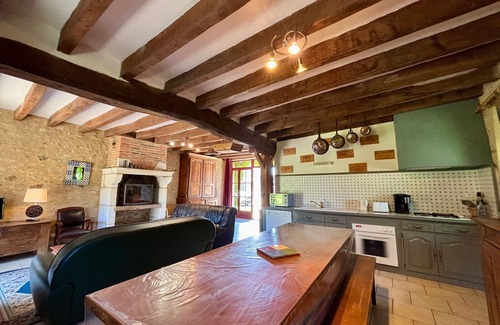 Migne Cottage | Charming renovated barn with pool and parking in Brenne