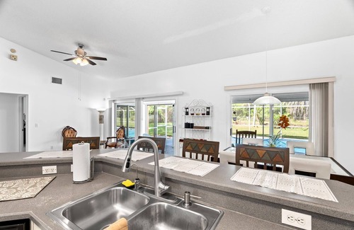 Interchange Square House | Charming Retreat in Palm Bay, FL