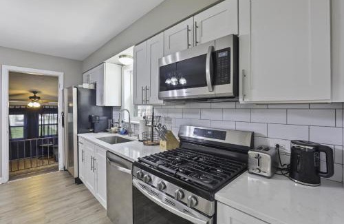 Des Plaines House | Charming Retreat in the Heart of Des Plaines residence