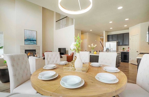 Longmont House | Charming Retreat on Linda Place: A Cozy Escape Awaits You and Your Guests #41709