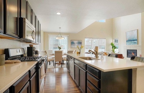 Longmont House | Charming Retreat on Linda Place: A Cozy Escape Awaits You and Your Guests #41709