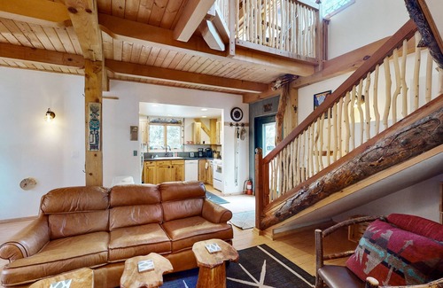 Florissant House | Charming retreat with modern comforts in serene views of Pike's Peak