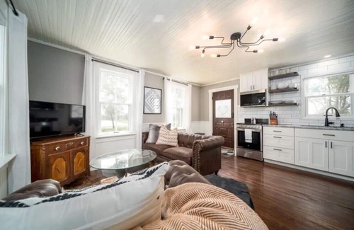 Pella House | Charming retreat with firepit near Central College, bike path, Lake Red Rock