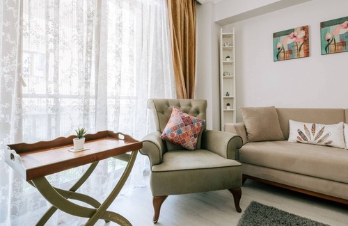 Atasehir Apartment | Charming Retreat with Stunning Views Atasehir