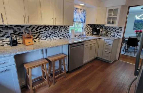 Morgantown House | Charming retro house on University Ave, walking distance from WVU Stadium.