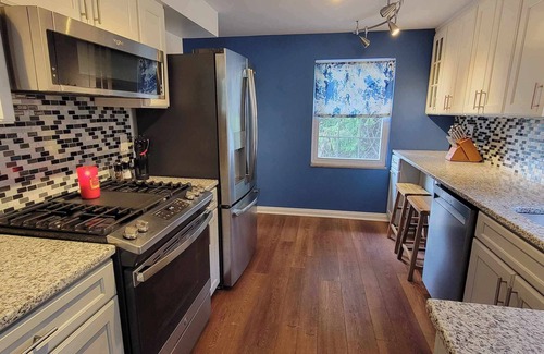 Morgantown House | Charming retro house on University Ave, walking distance from WVU Stadium.
