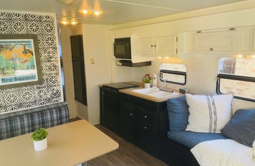 New Braunfels Cabin | Charming River Cabin WITH RV