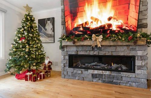 Wasaga Beach Villa | Charming riverside cottage, walk to beach