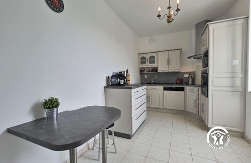 Livet Cottage | Charming Rural Cottage, Sleeps 8, near Hiking & VTT Trails, Garden Games, 5G Wi-Fi