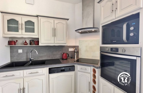 Livet Cottage | Charming Rural Cottage, Sleeps 8, near Hiking & VTT Trails, Garden Games, 5G Wi-Fi