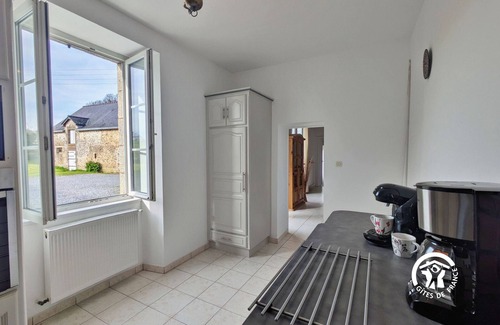 Livet Cottage | Charming Rural Cottage, Sleeps 8, near Hiking & VTT Trails, Garden Games, 5G Wi-Fi