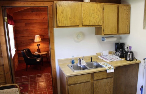 Wapiti Cabin | Charming Rustic Log Cabin near Yellowstone