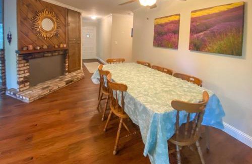 Lakehead-Lakeshore House | Charming Shasta Lake Retreat Boat, Hike and Fish!