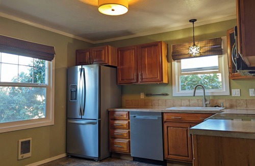 Southeast Eugene House | Charming South Eugene home with huge, enclosed yard!