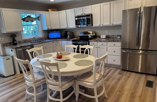 Country Club Estates Cottage | Charming South Rehoboth Cottage: 5 Blocks to Beach & Boardwalk, Parking Included