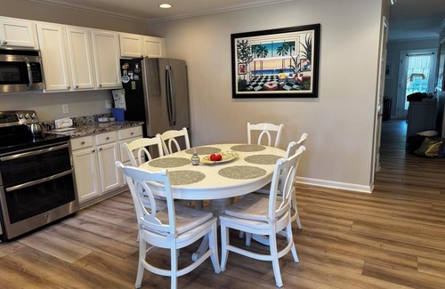 Country Club Estates Cottage | Charming South Rehoboth Cottage: 5 Blocks to Beach & Boardwalk, Parking Included