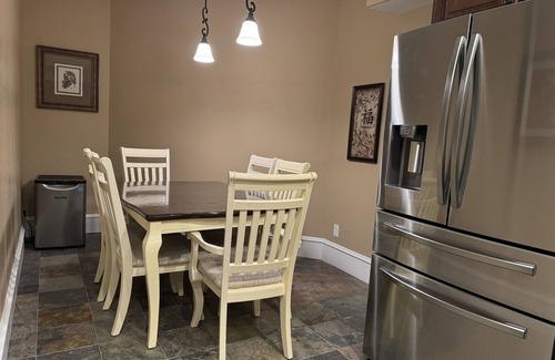 Alpine House | Charming Spacious 2-bedroom Guest Suite in Highland