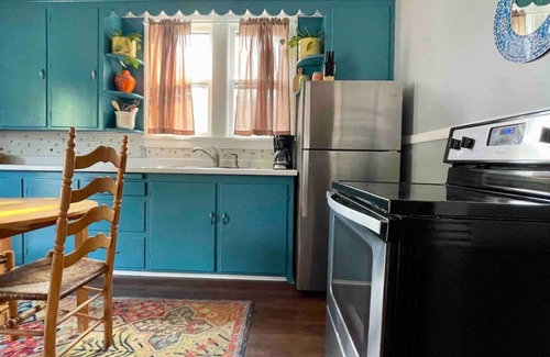 Sandusky Apartment | Charming & Spacious~ 4 Bedroom~ Downtown
