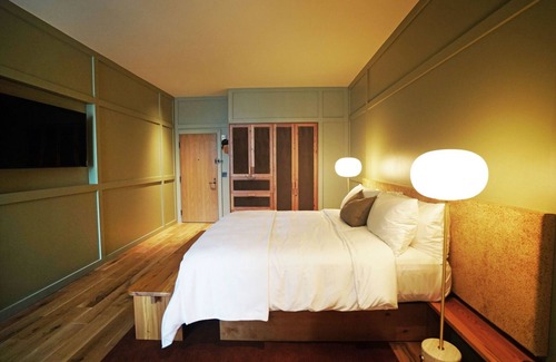 Fredericksburg Hotel | Charming Standard King, The Albert Hotel, Steps from Fredericksburg’s Magic