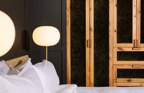 Fredericksburg Hotel | Charming Standard King, The Albert Hotel, Steps from Fredericksburg’s Magic