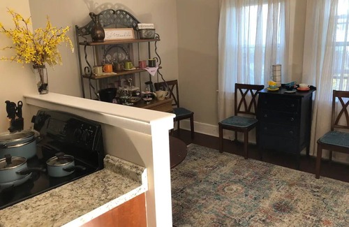 Dover Apartment | Charming Stay Downtown Dover – Free Wine!