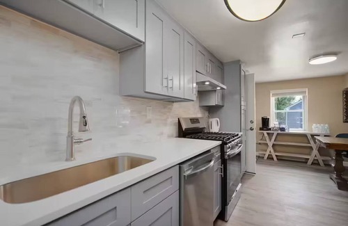 Baltimore House | Charming Stay with Free Parking!