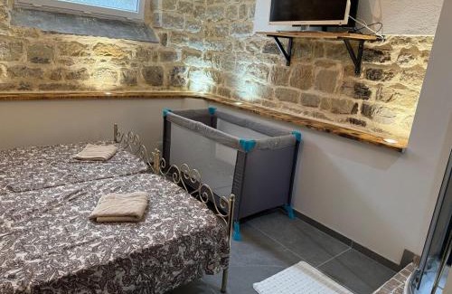 Golbey Apartment | Charming stone apartment