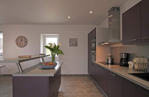 Brillevast Cottage | Charming Stone Cottage with Garden, Near Beaches & Sights, Pet-Friendly