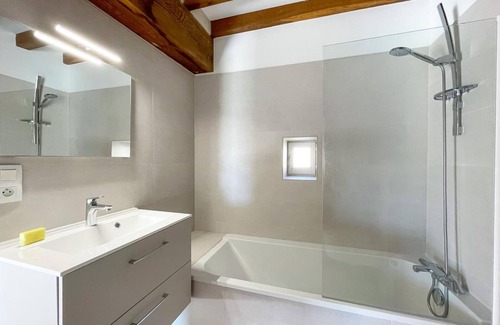 La Mesniere Cottage | Charming stone house with WiFi and large garden, near Mortagne-au-Perche