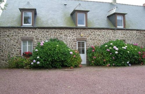 Auderville Cottage | Charming stone house in La Hague with garden, perfect for family or friends