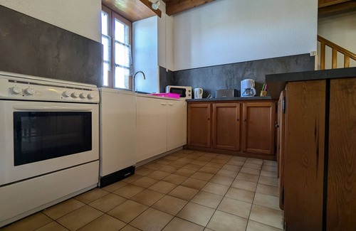 Pinols Cottage | Charming Stone House with 3 Bedrooms Near Village Amenities and Scenic Attractions