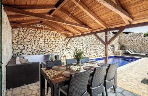 Vinisce Villa | Charming Stone Villa- Cottage with Private Heated Pool and lovely ocean view