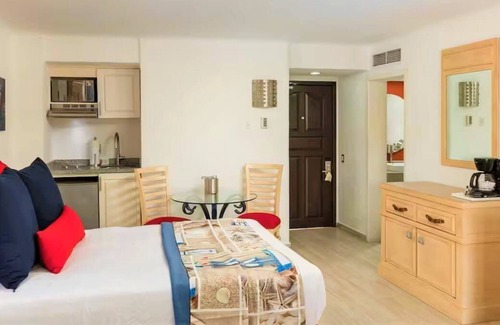 Atlatlahucan Apartment | Charming Studio + 24/7 Concierge Club at Los Cabos
