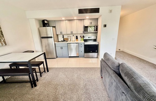 Makaha Apartment | Charming Studio Apartment with Cold AC in fabulous Makaha