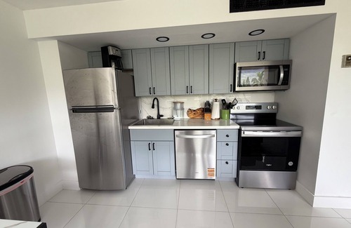 Makaha Apartment | Charming Studio Apartment with Cold AC in fabulous Makaha