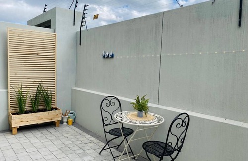 West Beach House | Charming Studio Cottage in Kite-Surfer's Paradise West Beach