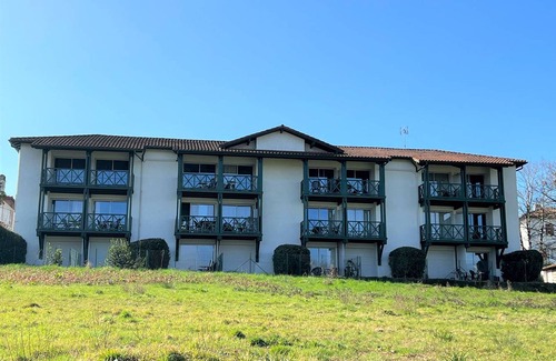 Cambo-les-Bains Apartment | Charming Studio Lilas in Cambo-les-Bains: Terrace, Parking, Pet-Friendly, Near Thermal Spa