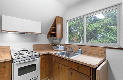 Los Gatos Apartment | Charming studio in marvelous Los Gatos with WiFi, AC