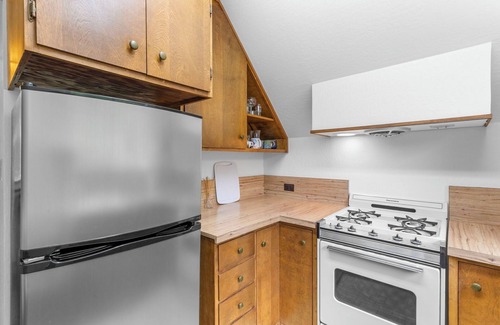 Los Gatos Apartment | Charming studio in marvelous Los Gatos with WiFi, AC