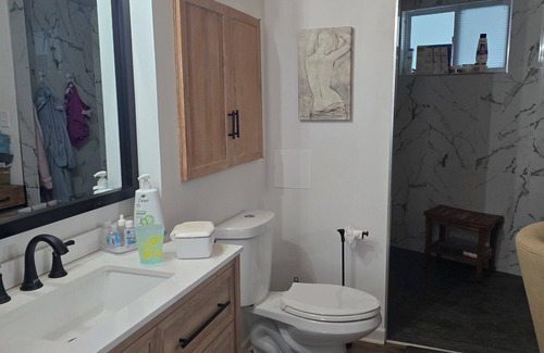 Dover House | Charming studio in peaceful Dover with AC, WiFi, pool, hot tub