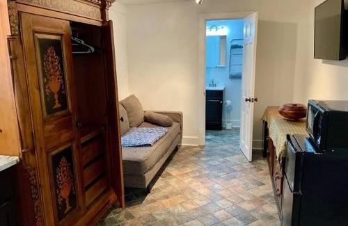 Springfield Apartment | Charming Studio in the Heart of Springfield