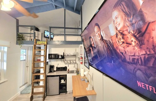 Royal Poinciana Apartment | Charming Studio Loft In Hollywood Beach, Free Parking