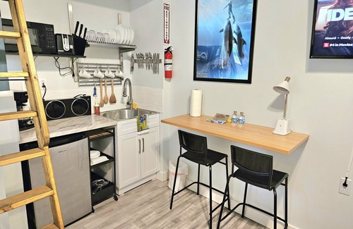 Royal Poinciana Apartment | Charming Studio Loft In Hollywood Beach, Free Parking