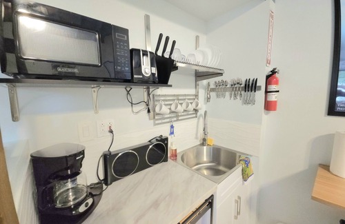 Royal Poinciana Apartment | Charming Studio Loft In Hollywood Beach, Free Parking
