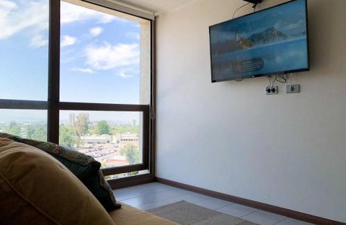 Apoquindo Apartment | Charming Studio - w/Mountain View, Pool, & Gym