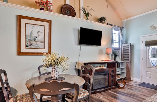 Fruit Cove House | Charming studio with shared pool, sauna, patio & grill - dog-friendly