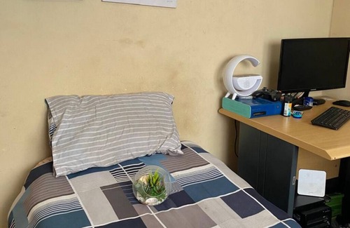 Sunnyside Apartment | Charming studio with WiFi in Pretoria Central